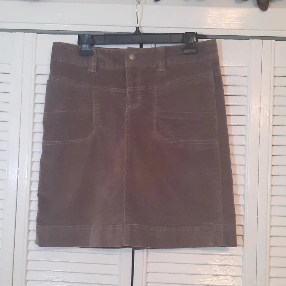 Athleta chocolate corduroy skirt sz 8 *C1